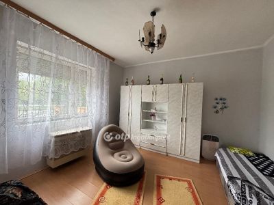Eladó családi ház Beszterec