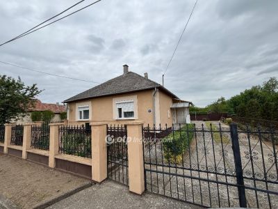 Eladó családi ház Beszterec
