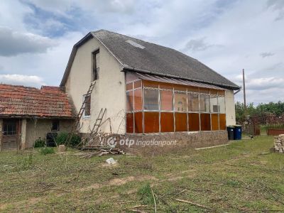 Eladó családi ház Újfehértó