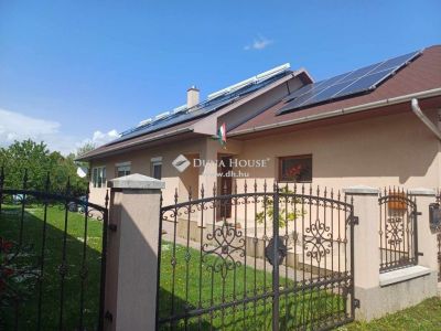Eladó családi ház Szirmabesenyő