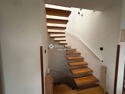 Eladó családi ház Budapest