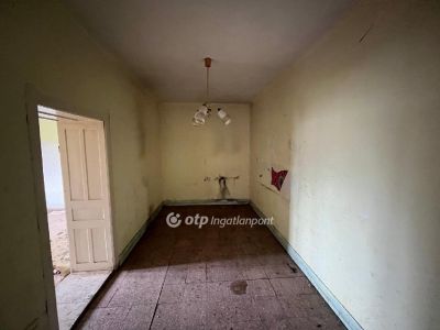 Eladó családi ház Hencida