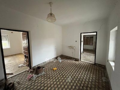 Eladó családi ház Hencida