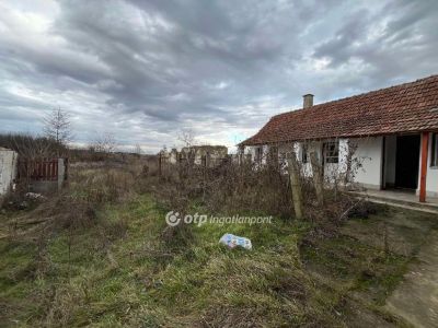 Eladó családi ház Hencida