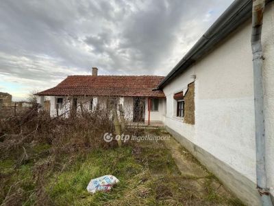 Eladó családi ház Hencida