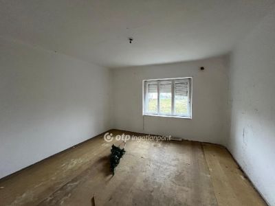 Eladó családi ház Hencida