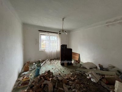 Eladó családi ház Hencida