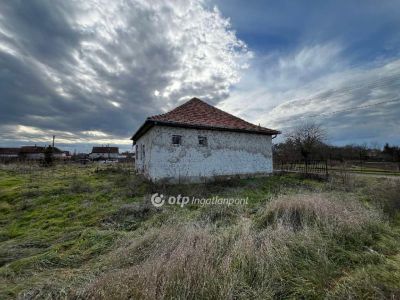 Eladó családi ház Hencida