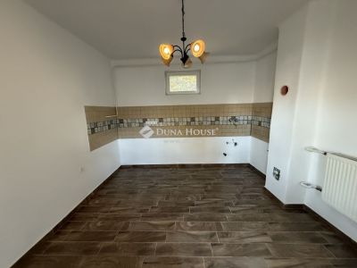 Eladó családi ház Úrhida
