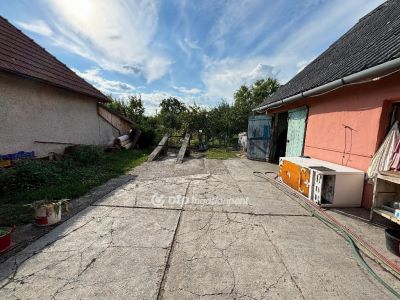 Eladó családi ház Szikszó