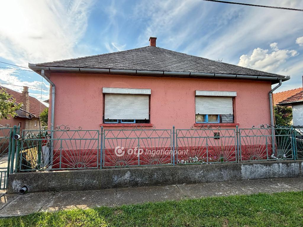 Eladó családi ház Szikszó