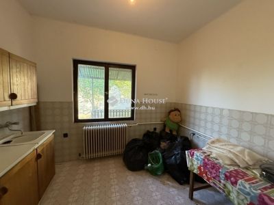 Eladó családi ház Atkár