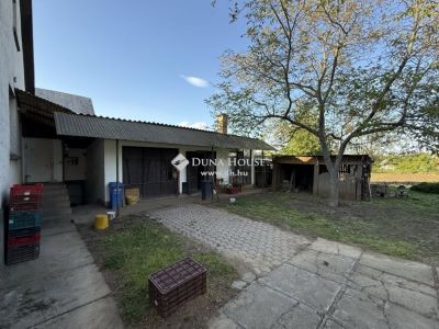 Eladó családi ház Atkár