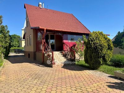 Eladó családi ház Debrecen