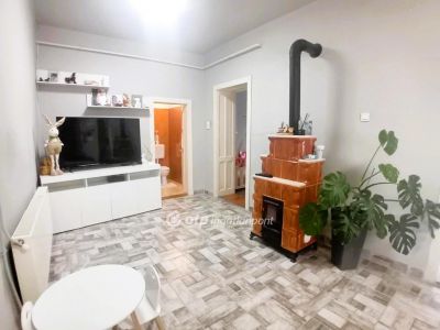 Eladó családi ház Valkó