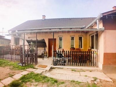 Eladó családi ház Valkó