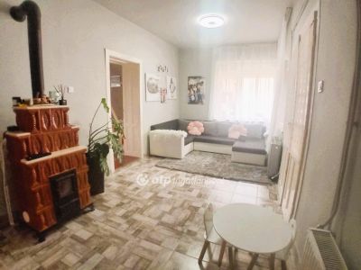 Eladó családi ház Valkó