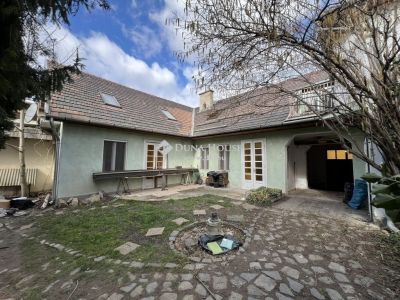Eladó családi ház Budapest