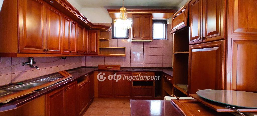 Eladó családi ház Budapest