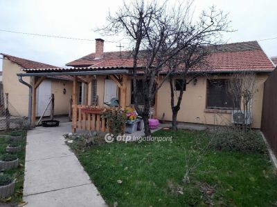 Eladó családi ház Szeged