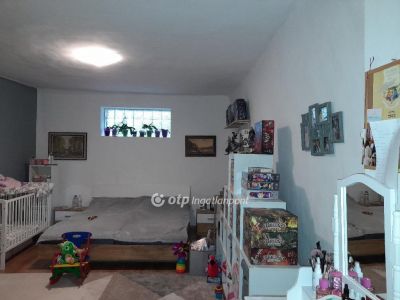 Eladó családi ház Szeged