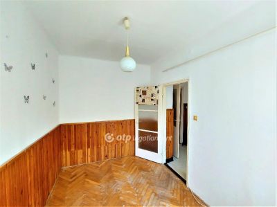 Eladó lakás Szolnok