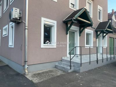 Eladó utcai bejáratú üzlethelység Eger