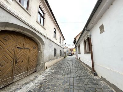 Eladó családi ház Eger