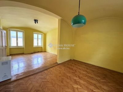 Eladó családi ház Eger