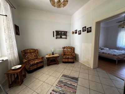 Eladó családi ház Zics