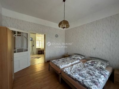 Eladó családi ház Zics