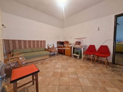 Eladó családi ház Zics