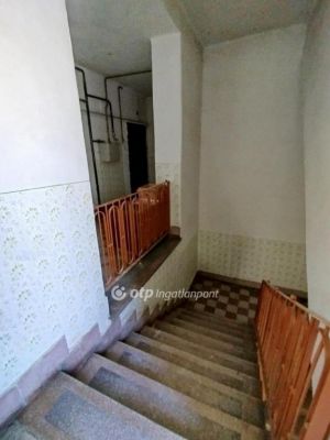 Eladó lakás Komló