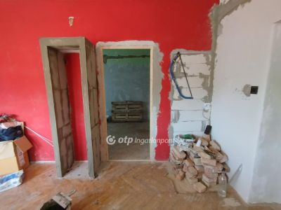 Eladó lakás Komló