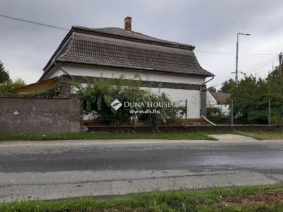 Eladó családi ház Tata