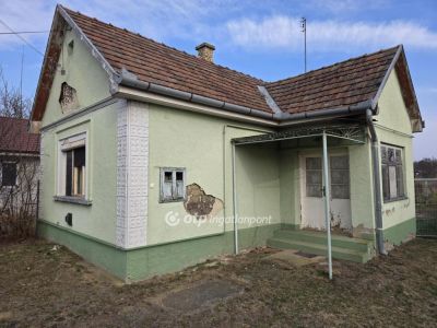 Eladó családi ház Vámospércs