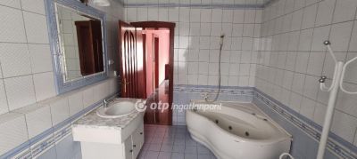 Eladó családi ház Budapest