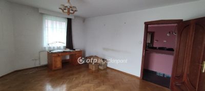 Eladó családi ház Budapest