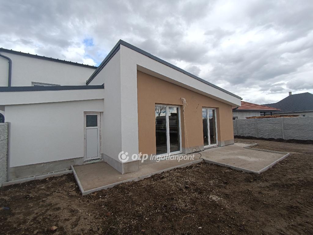 Eladó ikerház Seregélyes