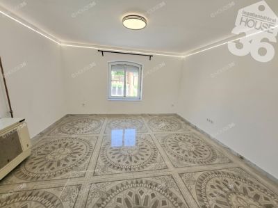 Eladó családi ház Szolnok