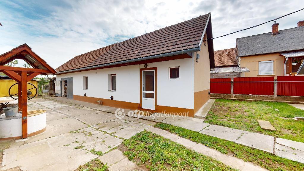 Eladó családi ház Onga
