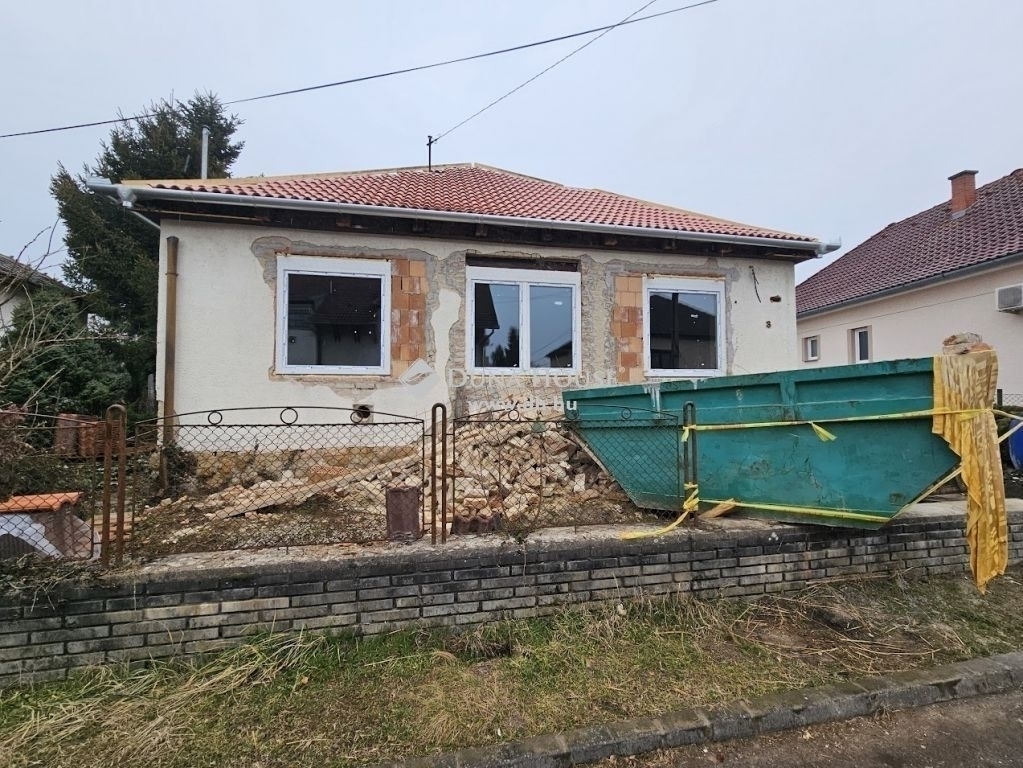 Eladó családi ház Pécs