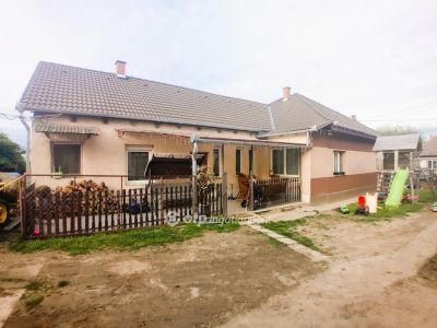 Eladó családi ház Valkó