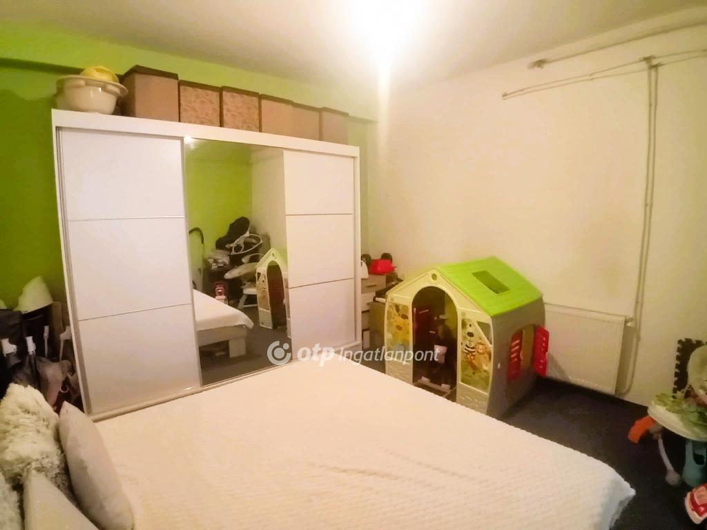 Eladó családi ház Valkó