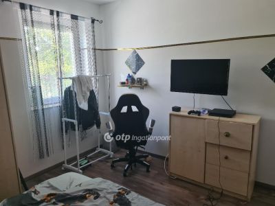 Eladó családi ház Érd