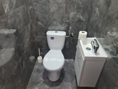 Eladó családi ház Érd