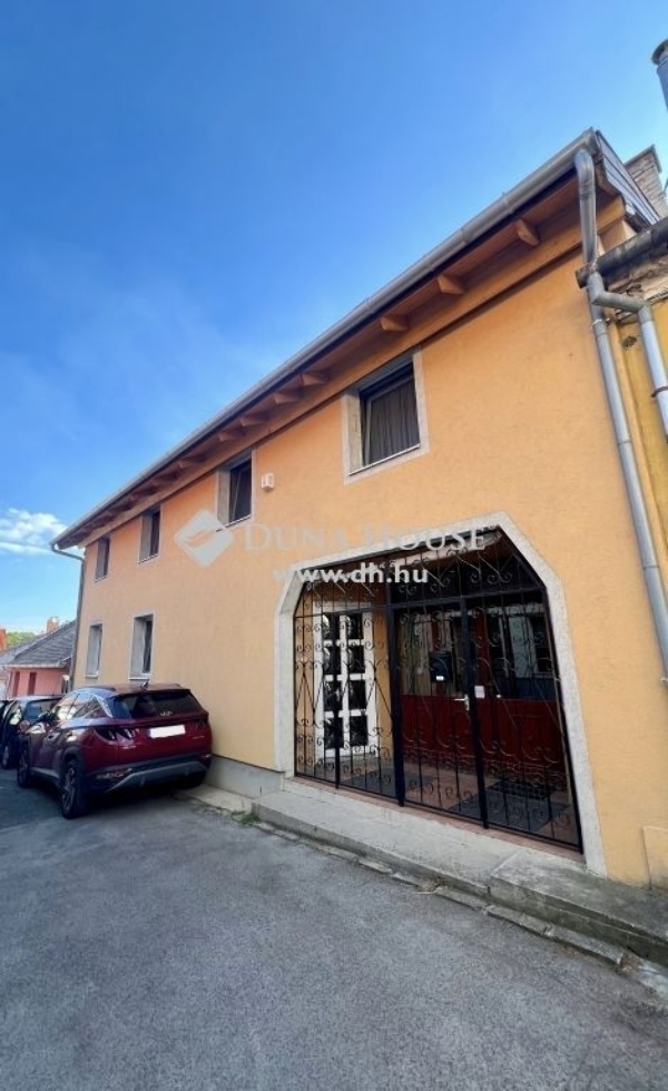 Eladó családi ház Pécs