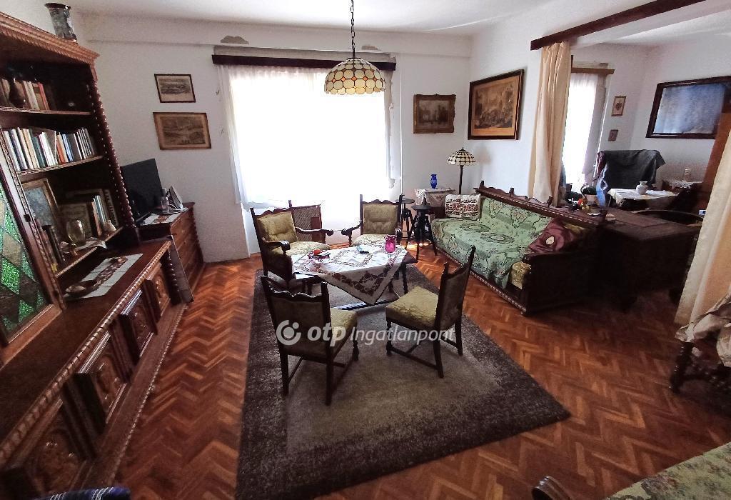Eladó családi ház Csongrád