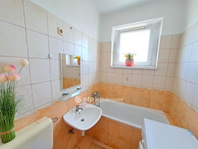 Eladó lakás Kecskemét