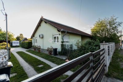 Eladó családi ház Gönyű